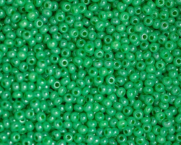 Miçanga Verde Fosco Perolado ( cor 17356 ) 5/0 ( 4,6mm )